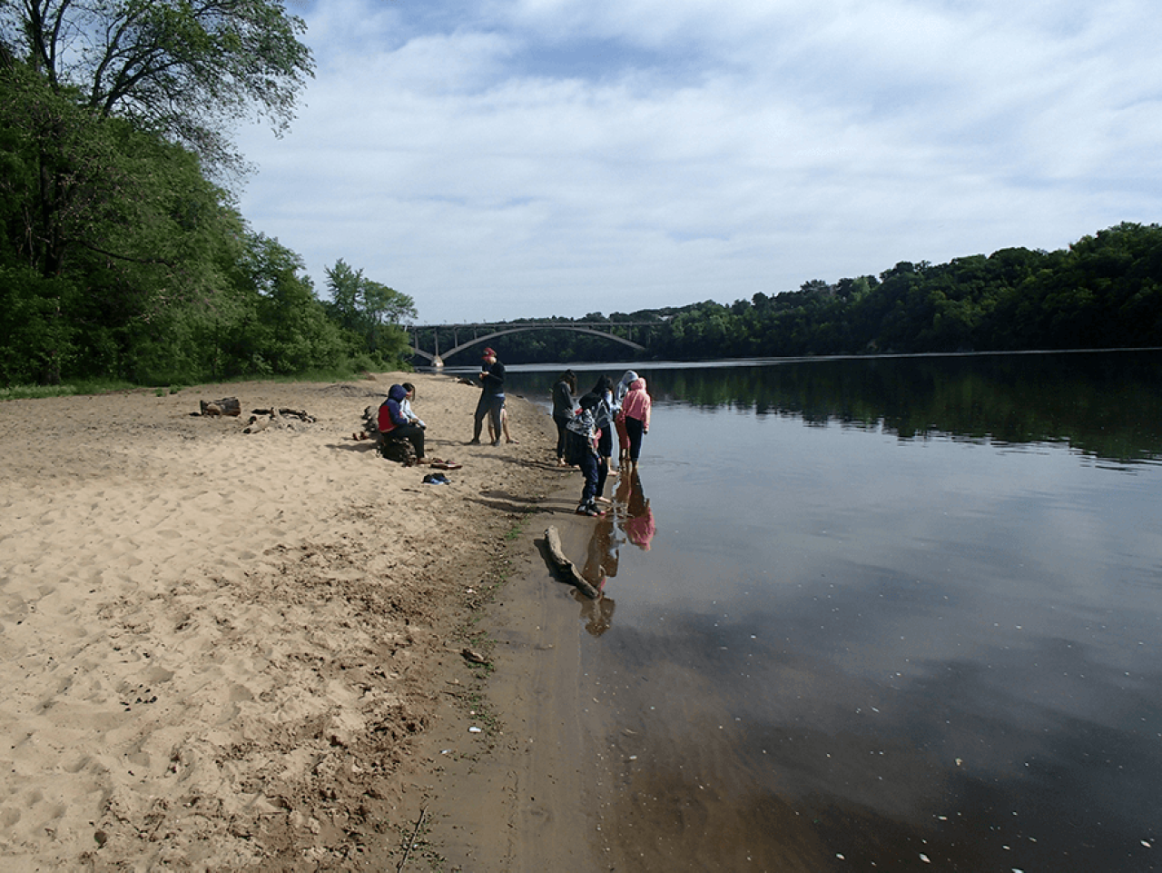 Students at the Minneapolis sand flats Students enjoy the Mississippi River as it flows through the Minneapolis and St. Paul river gorge
