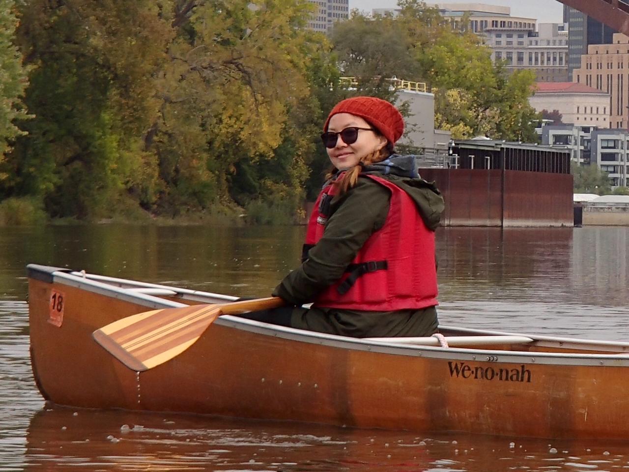 Linda Moua paddling the Mississippi River Linda Moua paddling the Mississippi River